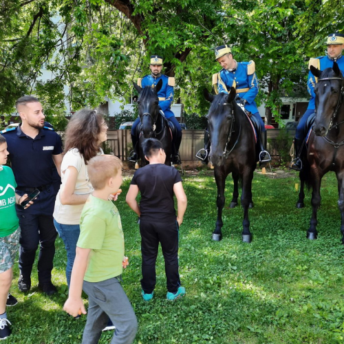 De Ziua Copilului, Centrul Domnița Bălașa s-a bucurat de vizita jandarmilor